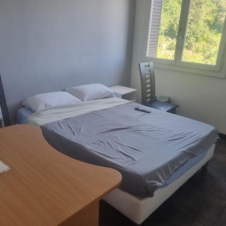 Seaside Tram Haven: Budget-Friendly Room with Kitchen and Views Nice Room photo