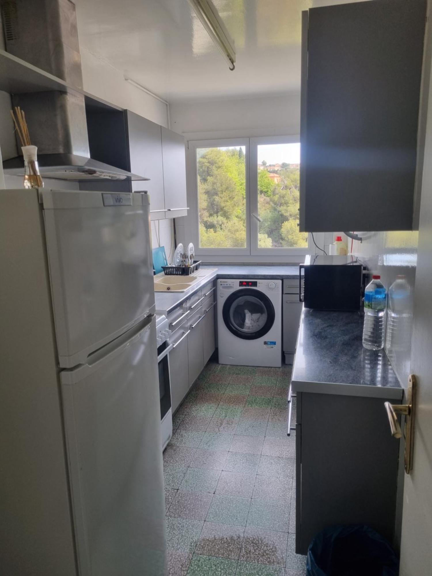 Seaside Tram Haven: Budget-Friendly Room with Kitchen and Views Nice Exterior photo