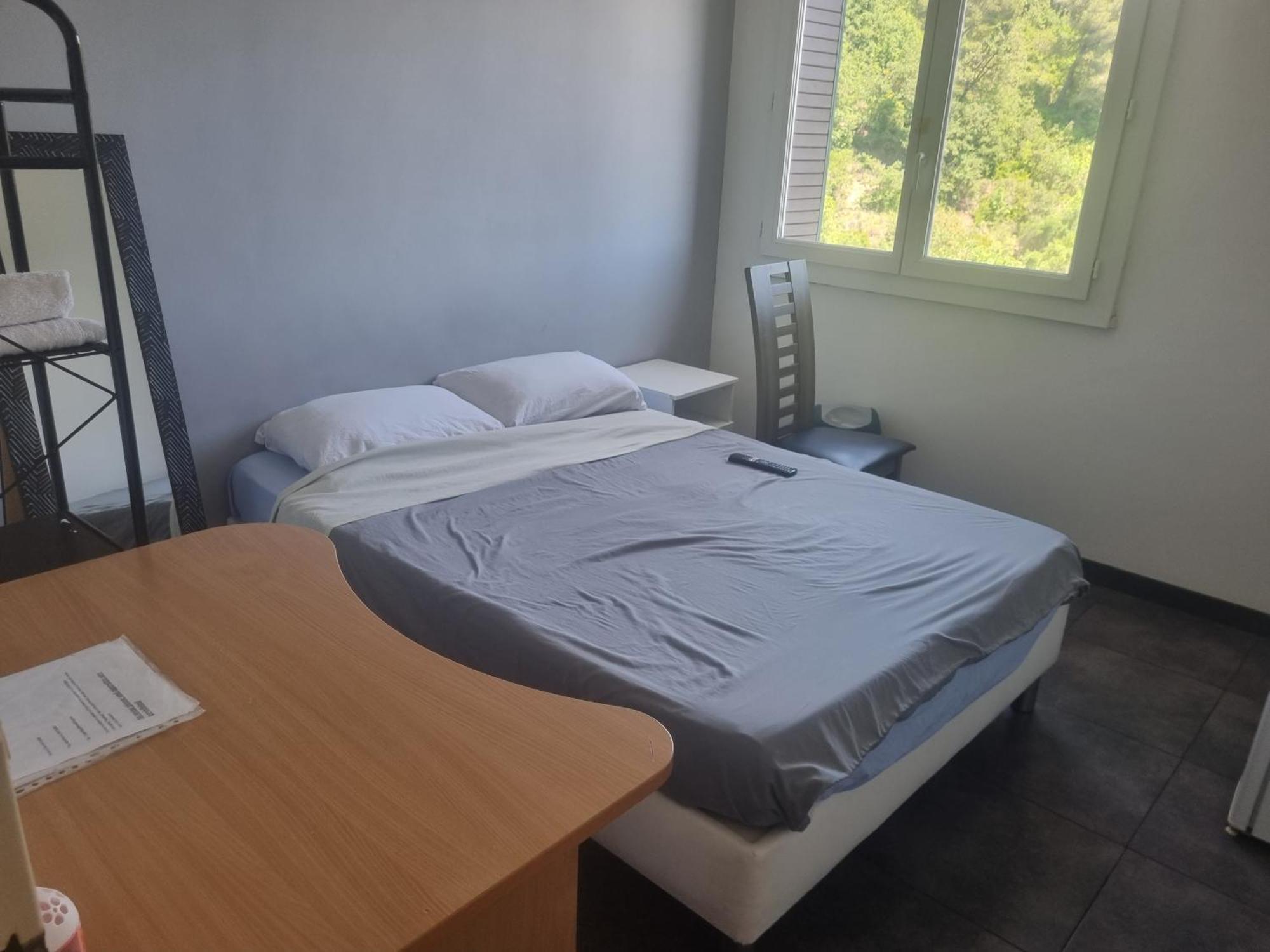 Seaside Tram Haven: Budget-Friendly Room with Kitchen and Views Nice Room photo