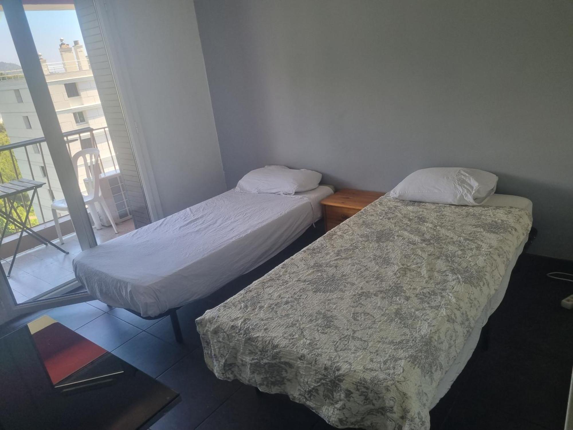 Seaside Tram Haven: Budget-Friendly Room with Kitchen and Views Nice Room photo